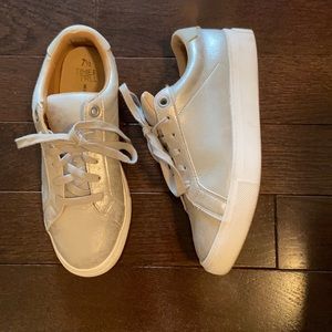 Worn once time and tru silver sneakers